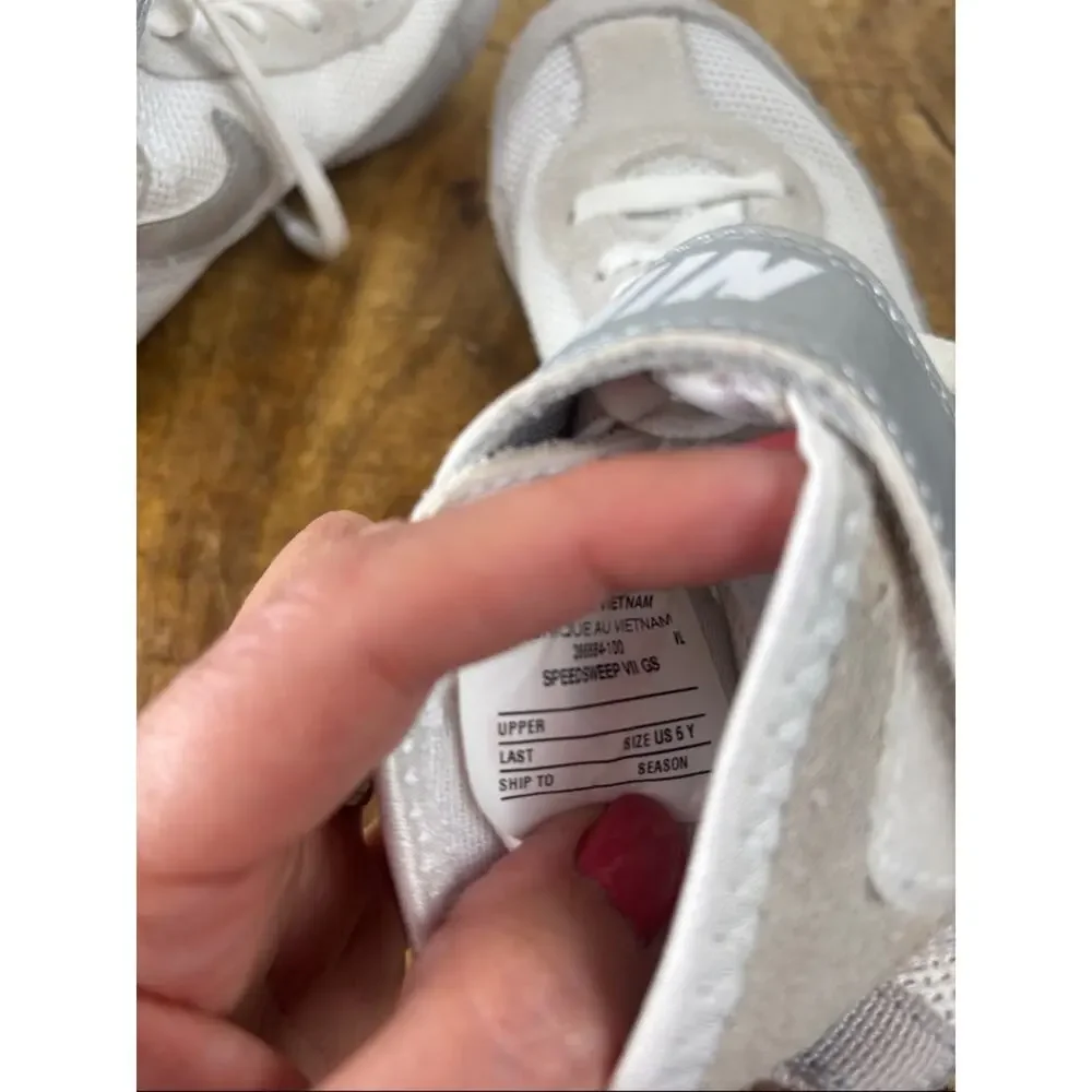 Nike Speedsweep VII GS Wrestling Shoes White Silver Youth Size 5Y